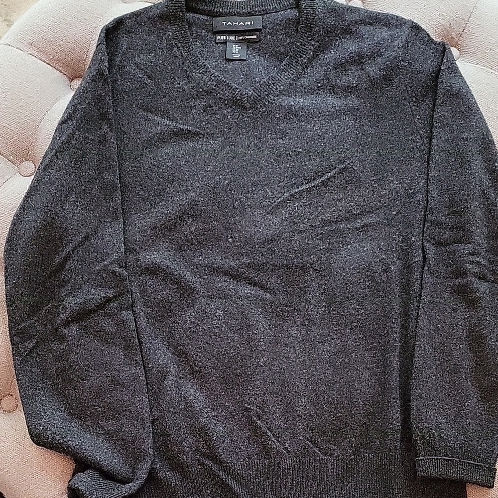 Tahari Men's Charcoal Cashmere V-Neck Sweater